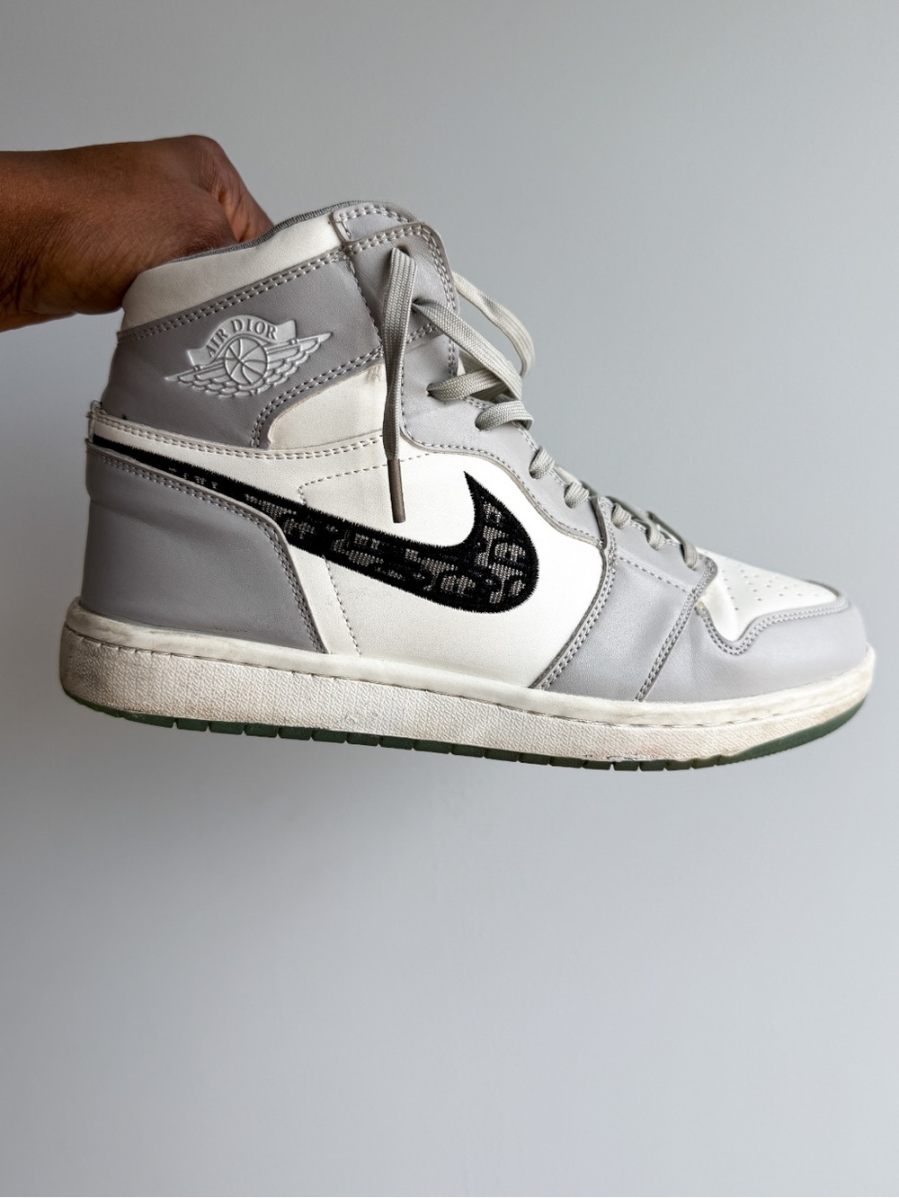 Air Dior x Nike Jordan 1 High White & Light Gray Sneaker